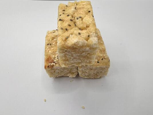 사키마 페이스트리 전통 중국 꿀 간식 가벼운 크리스피 인위적인 맛이 없습니다