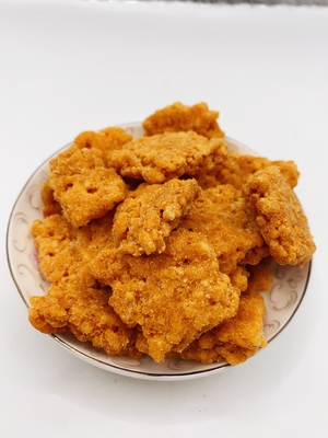 소금 달걀 노른자 마른 고기 실 고밀 한 쌀 크래커 혼합품 풍요롭고 부드러운 향기 잔잔한 쌀 튀긴 쌀 껍질 구오바