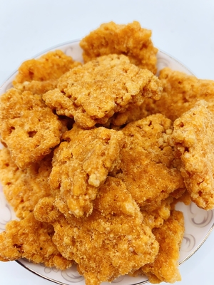 소금 달걀 노른자 마른 고기 실 고밀 한 쌀 크래커 혼합품 풍요롭고 부드러운 향기 잔잔한 쌀 튀긴 쌀 껍질 구오바