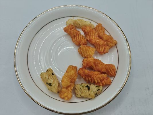 해조류와 콩소스 맛 융합과 혼합 된 쌀 크래커