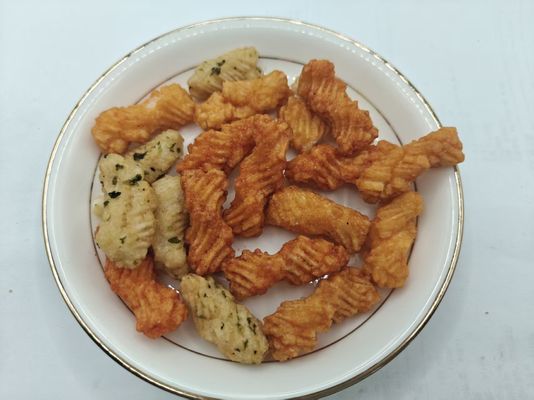 해조류와 콩소스 맛 융합과 혼합 된 쌀 크래커