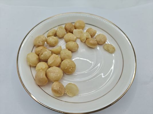 천연 재료 로 만든 맛있는 굽은 마카다미아 견과류