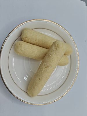 우유 크런치 롤의 바삭함을 편리한 비닐 봉투에 담았습니다