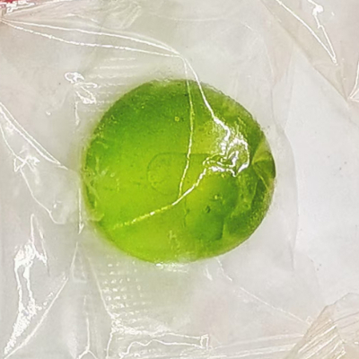파티 에 사용 될 색상 이 돋보이는, 개별적 으로 포장 된 고무 과자 행사 일상 생활 의 즐거움