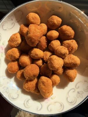 맛있는 코팅 된 땅콩 간식, 소금 된 달걀 노른자와 매운 맛