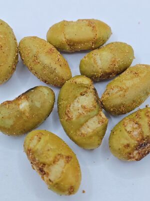 Shelf Life 1 Year Soya Bean Nibbles Kernel Size 8 to 10mm Length elongated Shape excellent for nutritional food products
