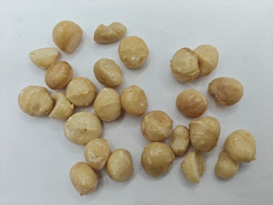 천연 재료 로 만든 맛있는 굽은 마카다미아 견과류